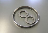 526
